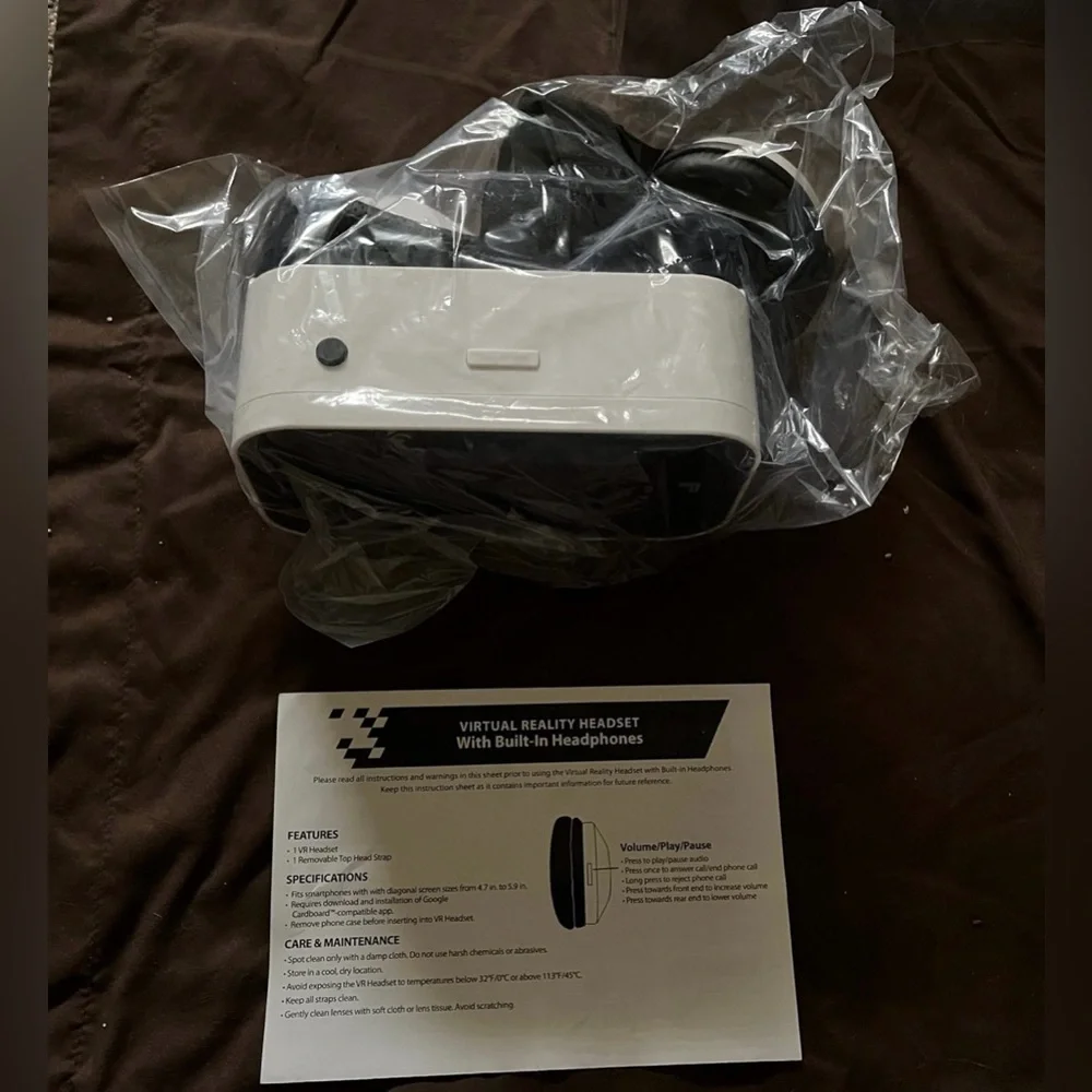 Sharper Image VR Headset With Headphones